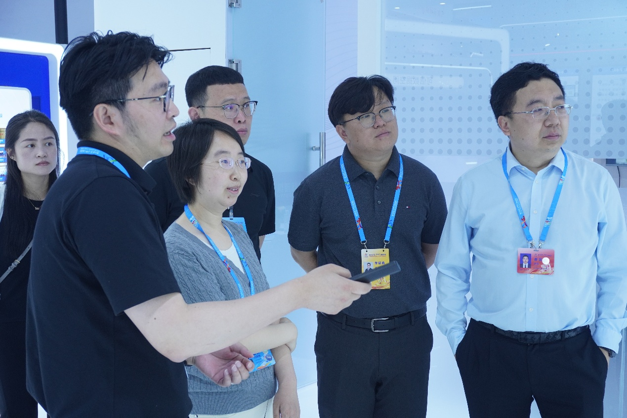 華翔智聯(lián)重磅亮相中國數(shù)字峰會(huì)：以“產(chǎn)業(yè)深知+數(shù)字技術(shù)”雙輪驅(qū)動(dòng)，深度賦能智能制造